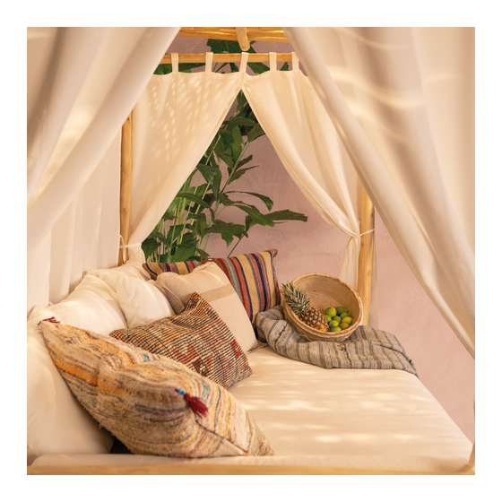 Four poster bed wood with cushions sideview