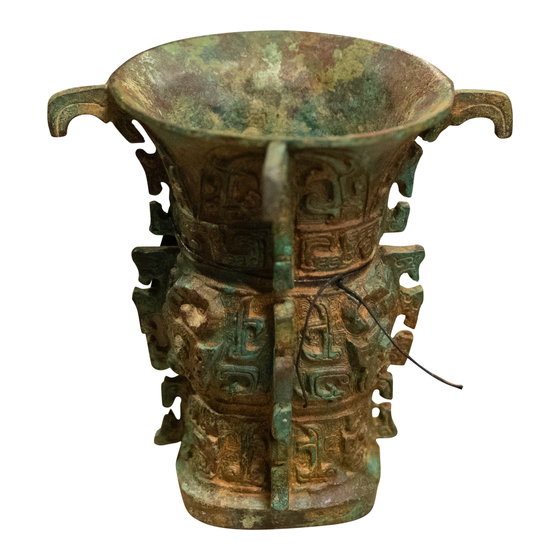 Pot bronze decorated