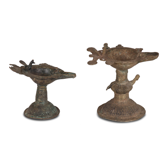 Oil lamp Tribal temple brass sideview